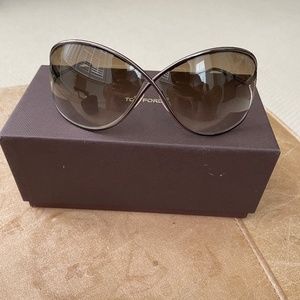 Super cute and ONLY worn ONCE, Tom Ford sunglasses!
